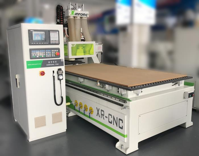 Máy định tuyến CNC bàn chân không